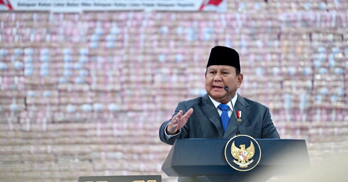 Presiden Prabowo Subianto resmi menandatangani UU Nomor 5 Tahun 2026 yang mengubah batas usia pensiun anggota Polri. Tamtama dan Bintara kini pensiun pada usia 59 tahun, sementara perwira hingga 60 tahun.