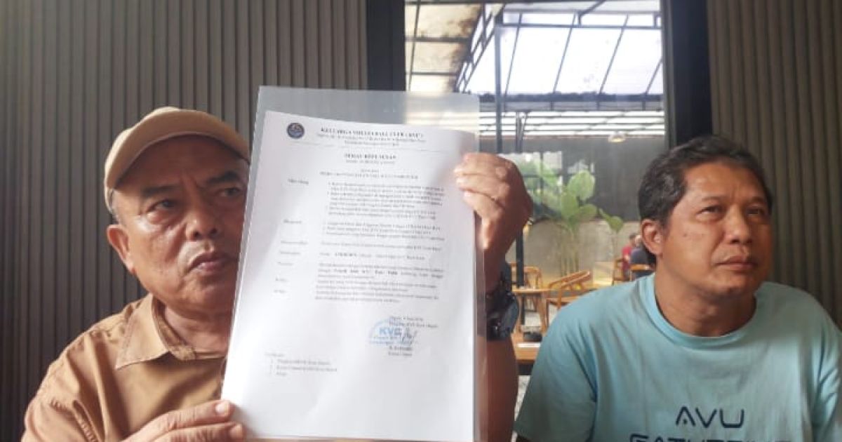 Pengurus Klub Voli KVC membekukan klub dan memberhentikan pelatih yang terseret dugaan kasus pencabulan. Langkah ini diambil untuk melindungi atlet serta memperkuat sistem pembinaan yang aman dan profesional.