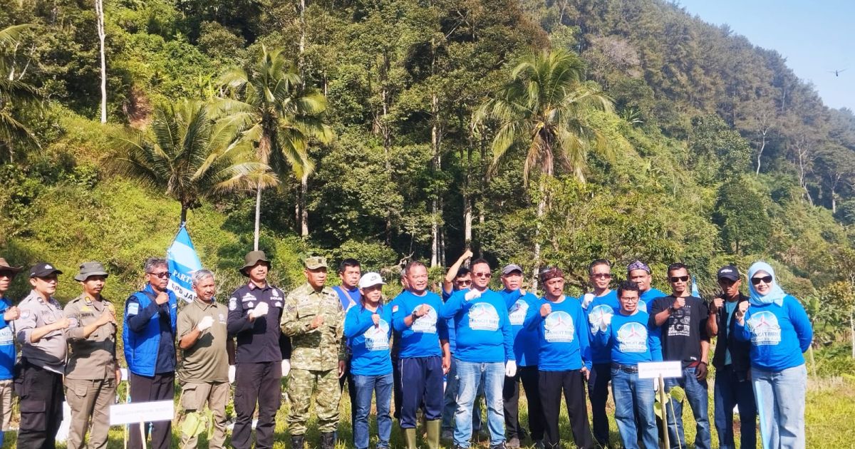 HUT ke-25 Partai Demokrat, DPC Kabupaten Bogor Tanam 1.000 Pohon dan Bersihkan Sungai di Caringin