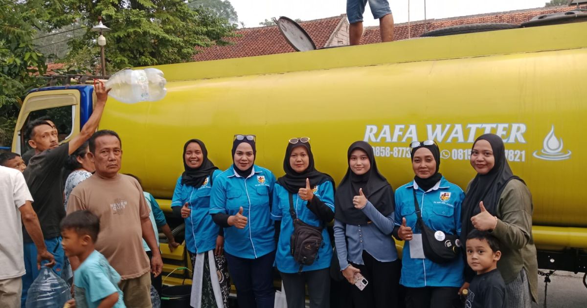 KNPI Jasinga dan Yayasan Selendang Anak Bangsa Salurkan 8.000 Liter Air Bersih untuk Warga Terdampak Kekeringan
