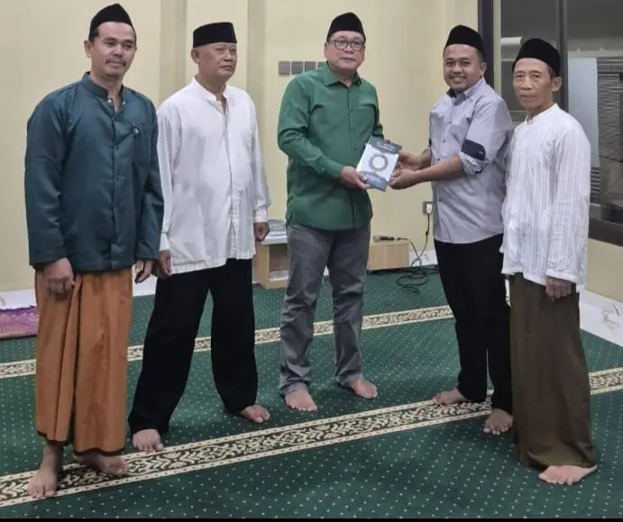 Jelang Ramadan, DPC PPP Depok Perkuat Peran Masjid Lewat Pembagian Alquran