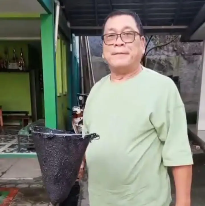 Kreatif Manfaatkan Selokan, Ketua DPC PPP Depok Kembangkan UMKM Lele di Lahan Sempit