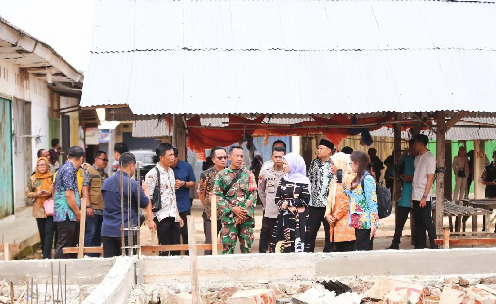 Bupati Pesawaran Tinjau Kerusakan Pasar Trikora Akibat Angin Kencang, Pastikan Perbaikan Dilakukan Segera