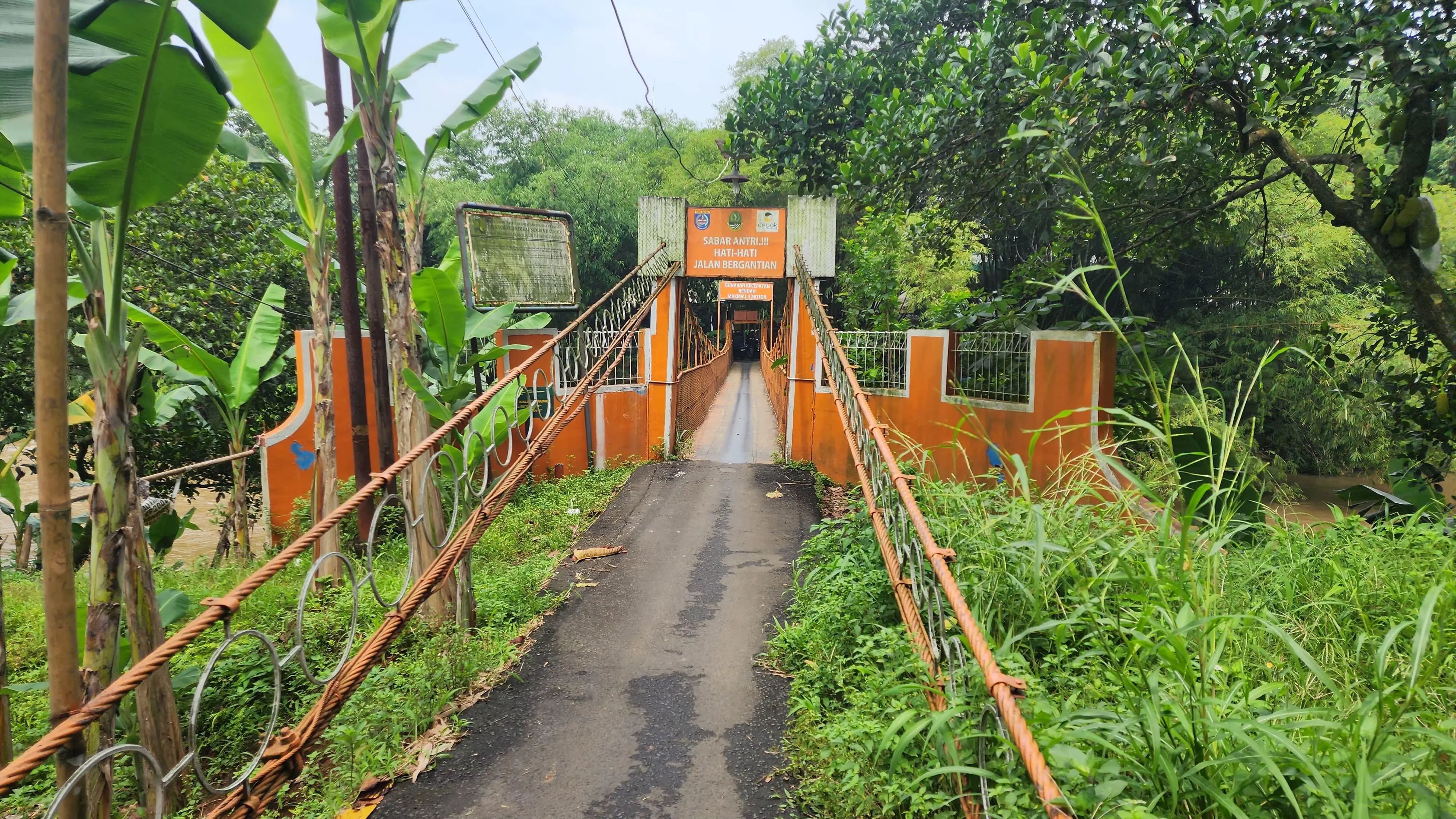 Setelah Larangan Pungli, Jembatan Oranye Semakin Terbengkalai: Warga Desak Pemkot Bertindak
