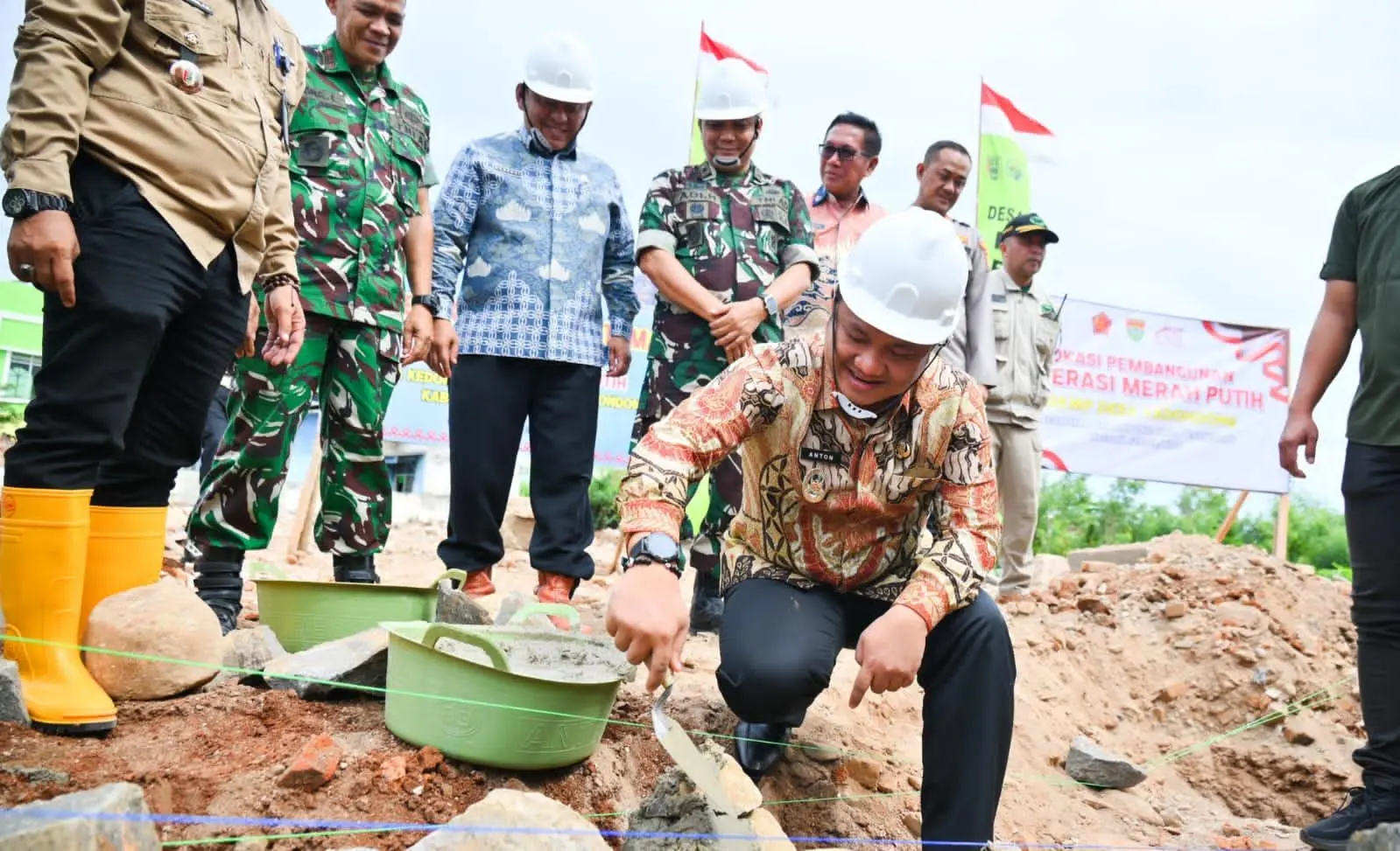 Wabup Pesawaran Letakkan Batu Pertama Gedung Koperasi Merah Putih Kedondong, Dorong Penguatan Ekonomi Desa