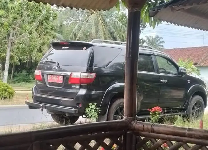 Misteri Mobil Dinas Pesawaran di Lampung Timur: Parkir Berbulan-bulan, Ada Apa?