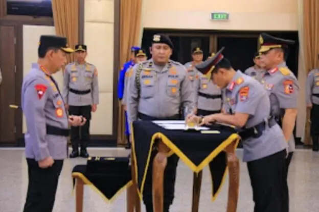 Tongkat Komando Polda Lampung Beralih: Kapolri Pimpin Sertijab