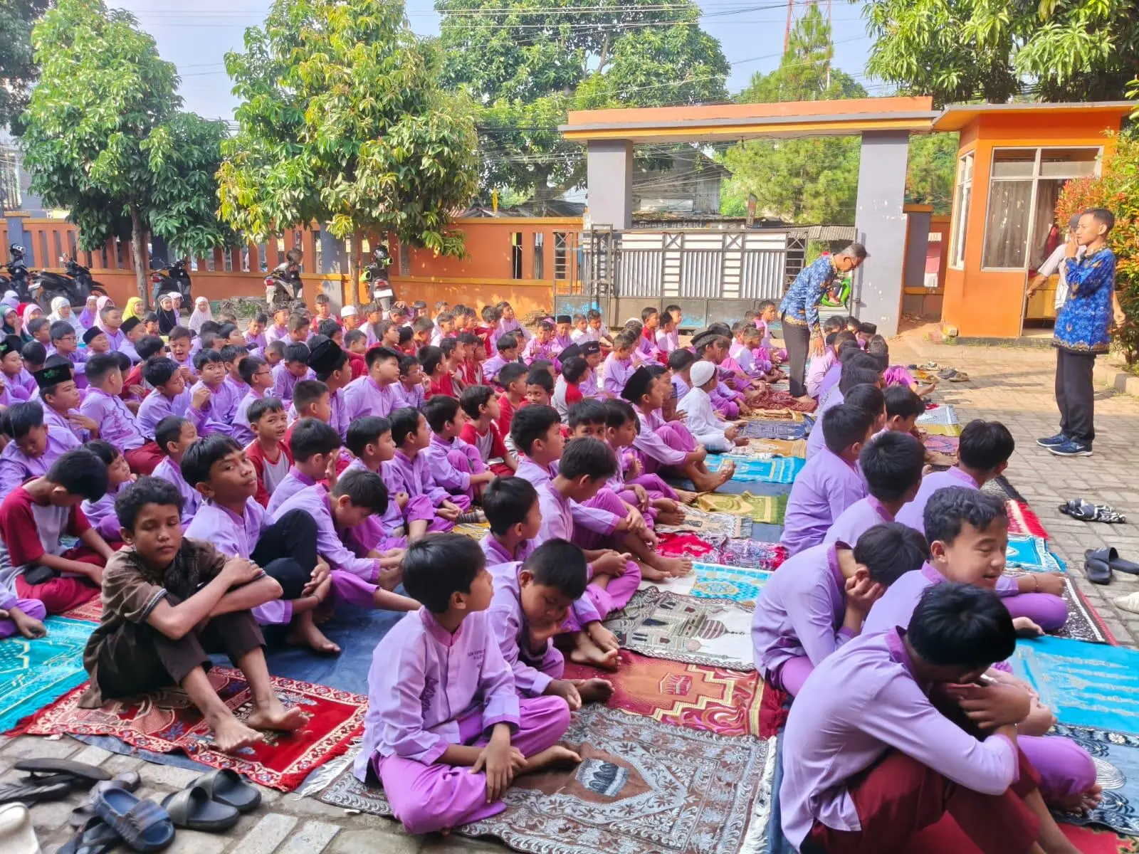 Pembiasaan Religius di SDN Cipeucang 02, Kadisdik Bogor Apresiasi Salat Duha Berjamaah