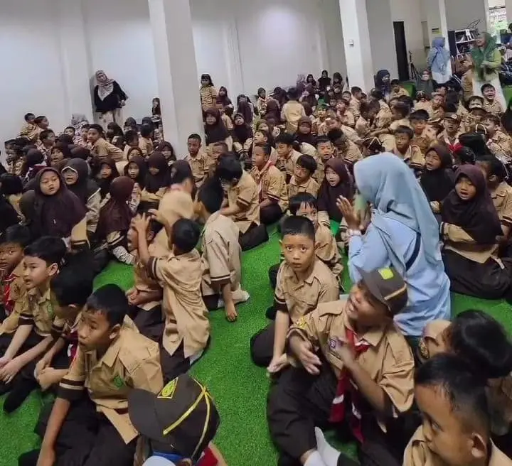 Pustaka Ceria Jadi Media Belajar Menyenangkan bagi Siswa SDN Ciriung 02