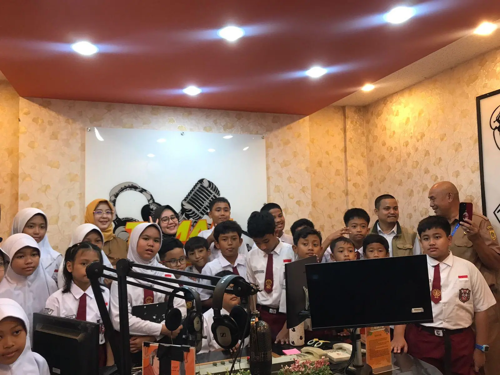 Hera Prastari: Kunjungan ke Diskominfo Jadi Inspirasi Anak Didik SDN Ciriung 02