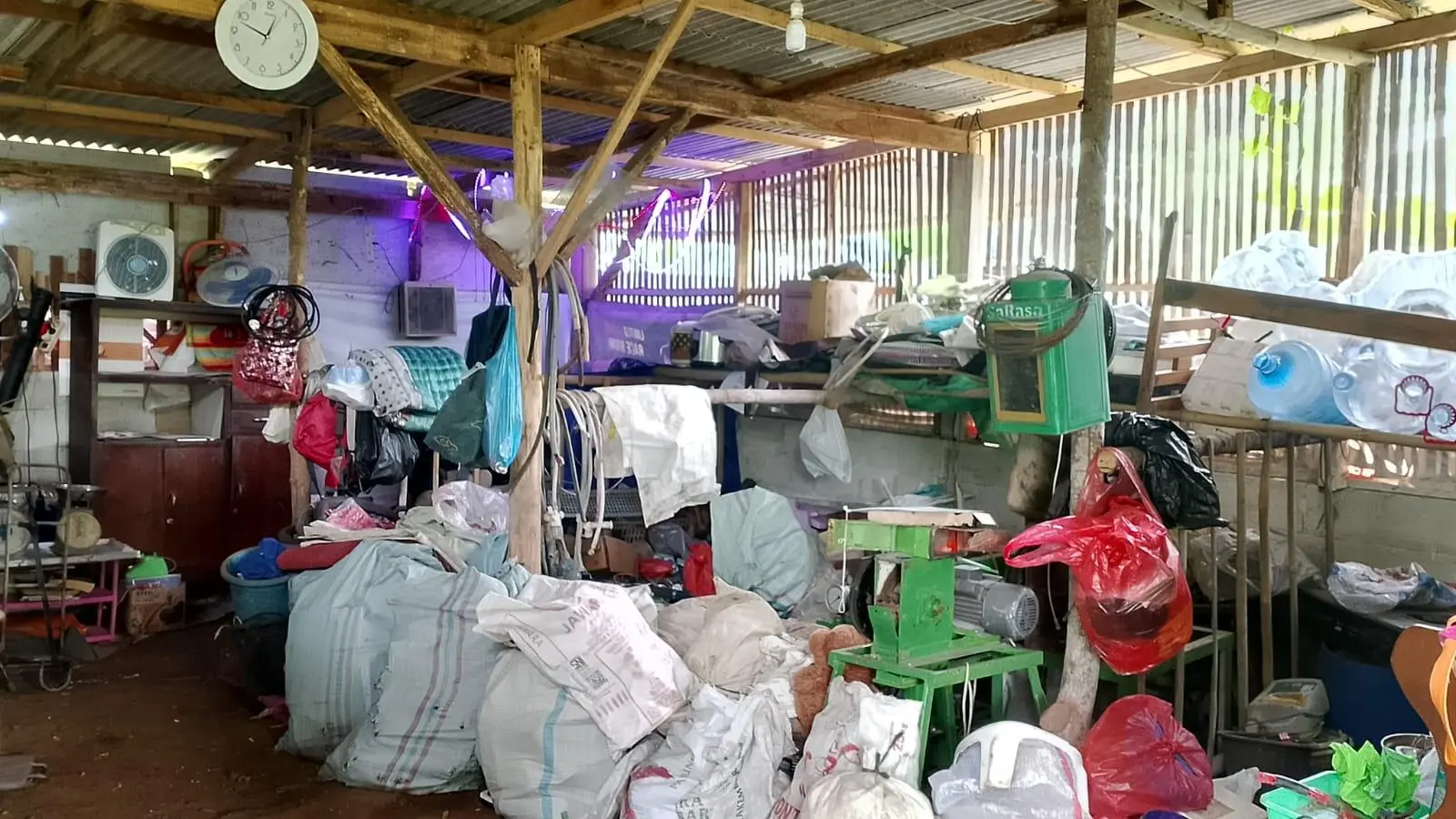 Peduli Lingkungan, Neneng Julaeha Dirikan Bank Sampah Berlian di Nanggung