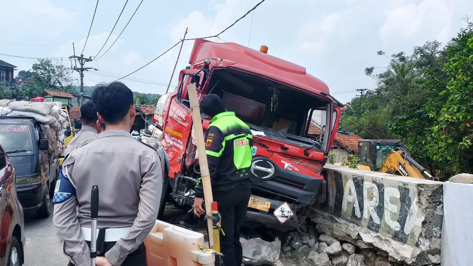 Pagi Mencekam di Desa Bunar, Truk Tangki Seruduk Pikap Hingga Timbulkan Korban
