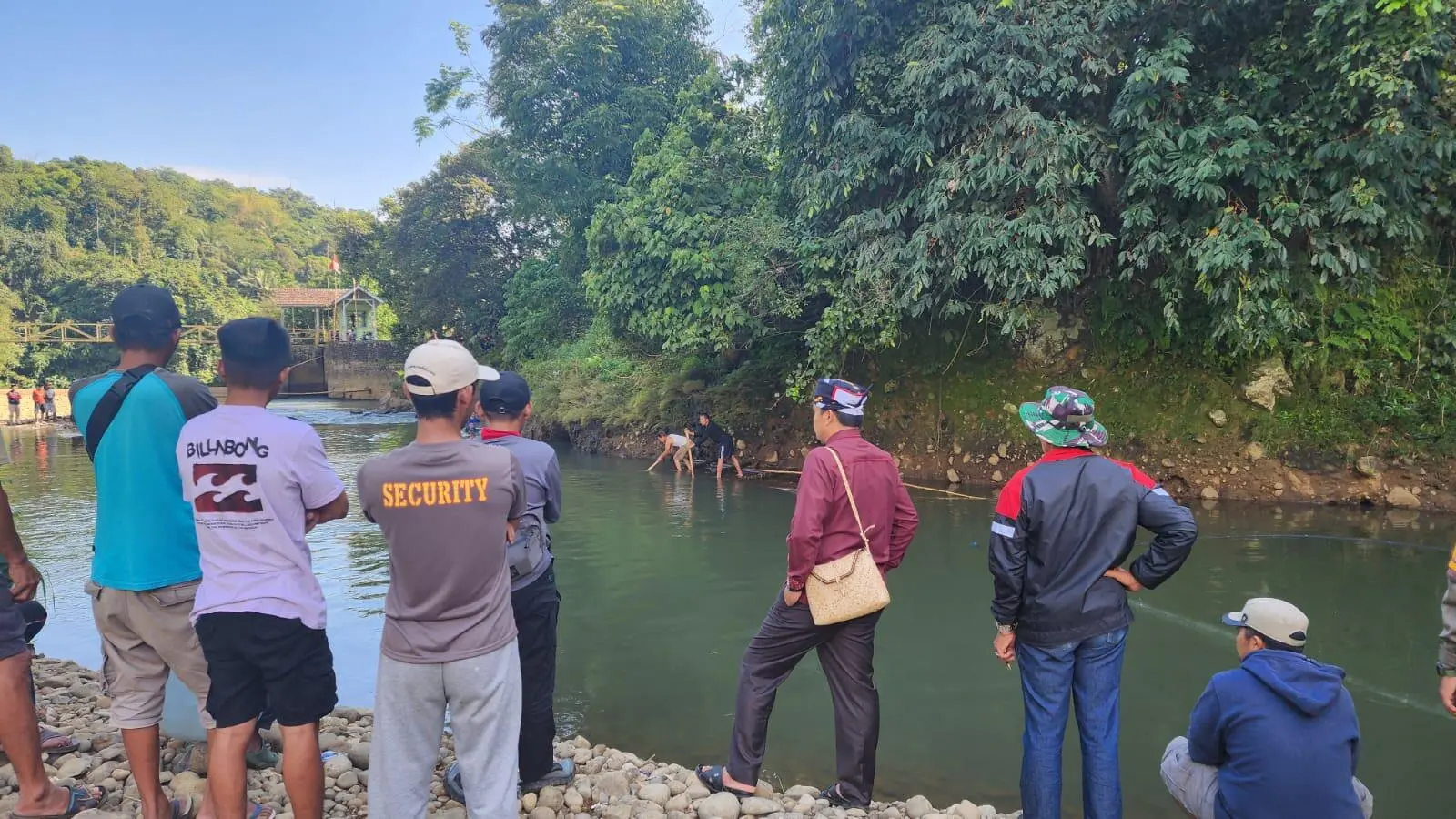 Pemuda Pamijahan Hanyut Usai Mandi di Sungai, Anggota DPRD Nurodin Turun Tangan