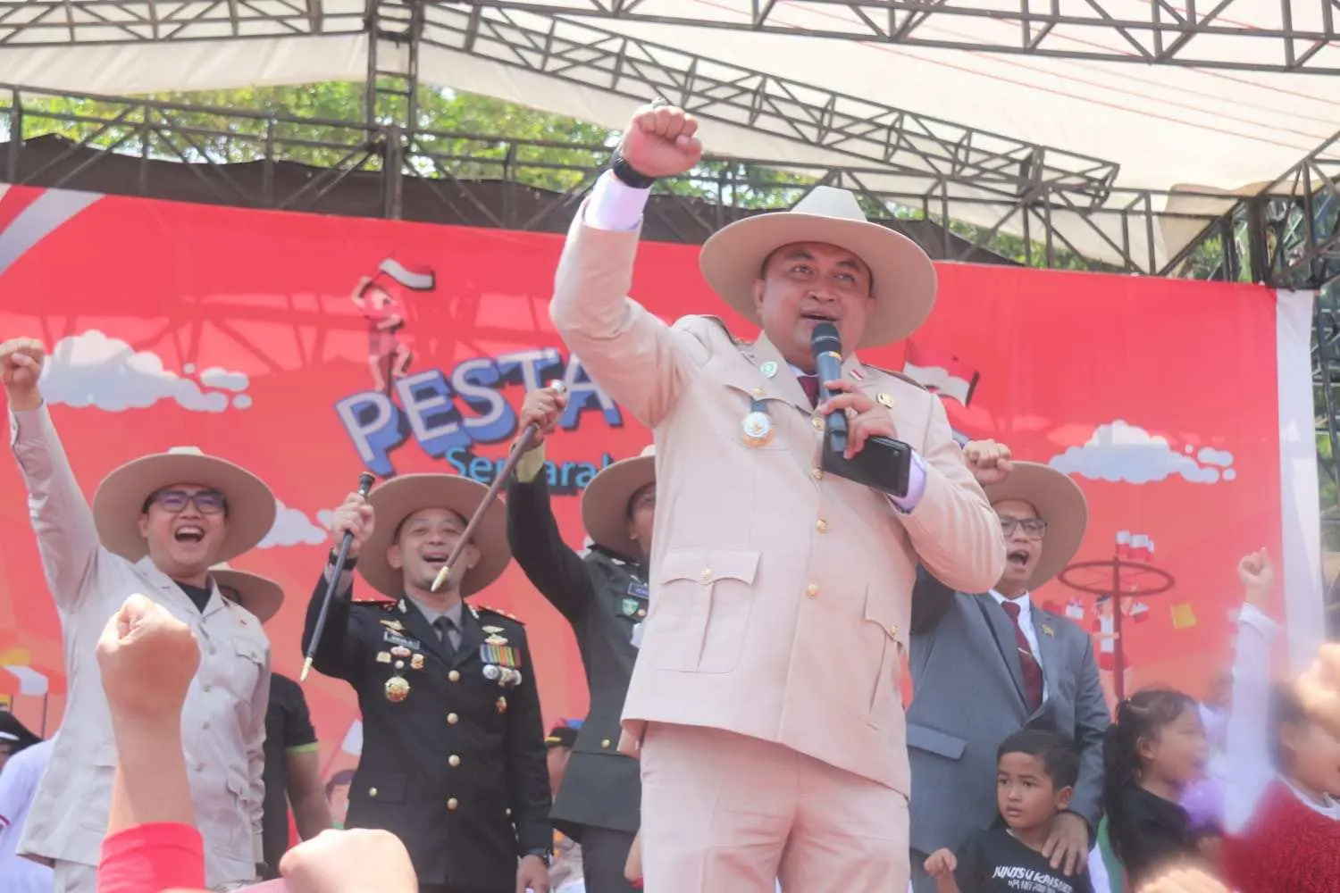 HUT RI ke-80, Rudy Susmanto Bagikan Hadiah Umroh hingga Motor untuk Warga Babakan Madang