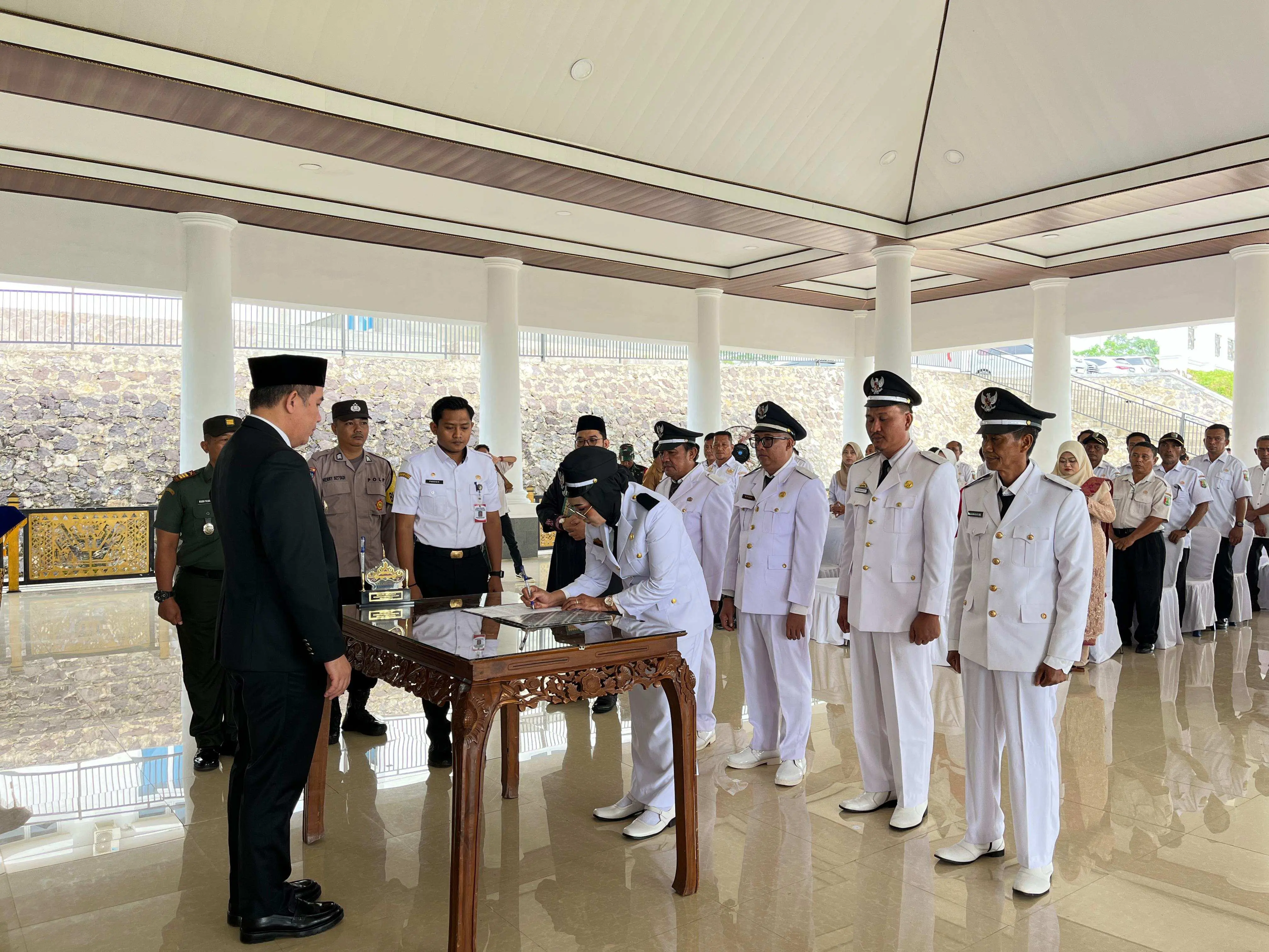 Bupati Pesawaran Lantik Enam Pj Kepala Desa, Dorong Percepatan Pembangunan dan Pelayanan