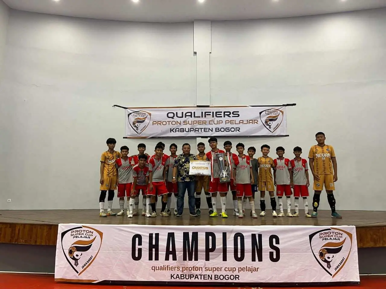 Tim Futsal SMPN 1 Parung Juara 1 Qualifiers Proton Super Cup Futsal Pelajar Kabupaten Bogor