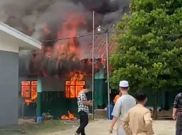 Kebakaran Hebat Landa Ponpes Al Inayah Gunungsindur, Ini Kronologinya