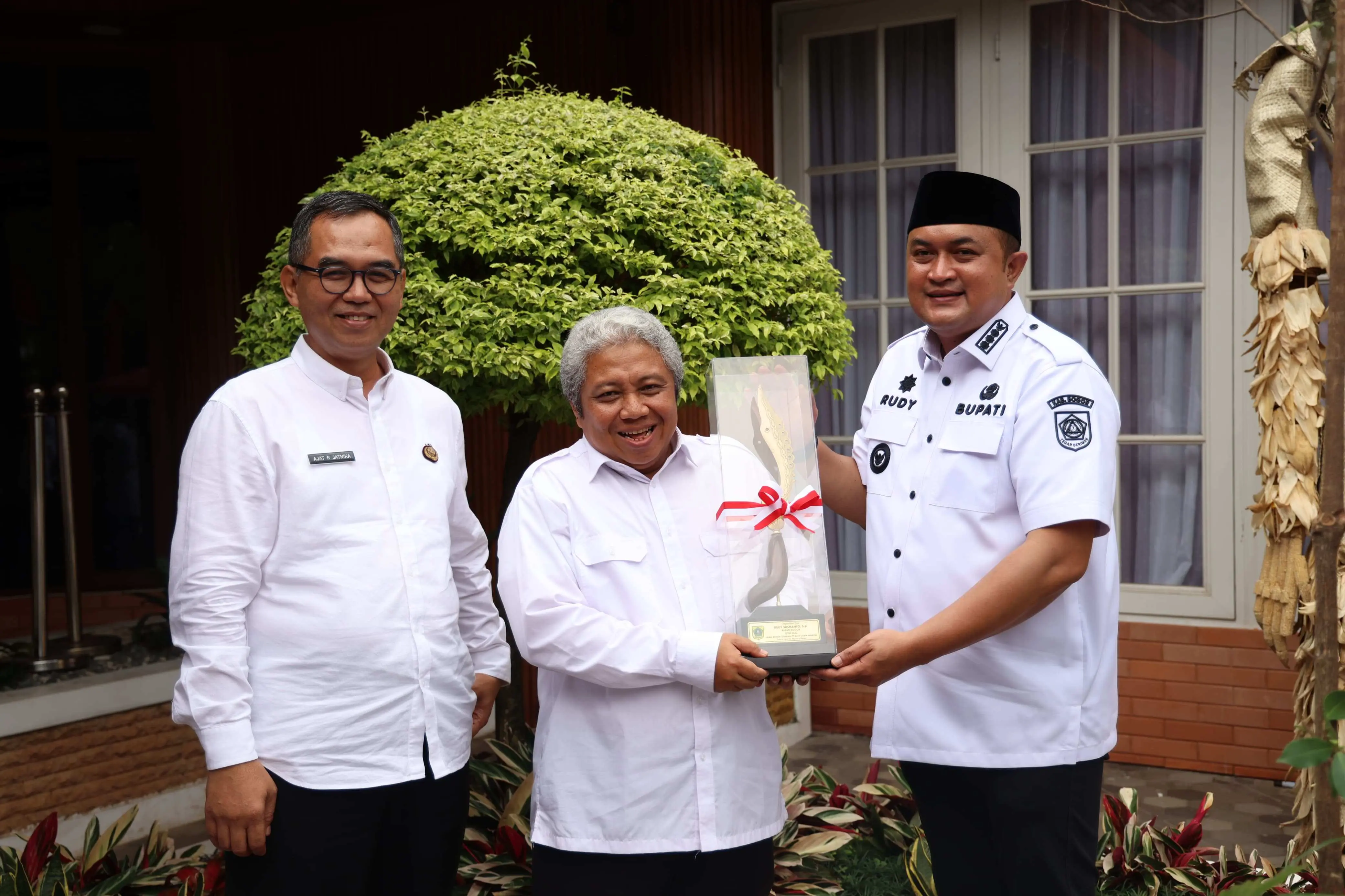 Bupati Bogor dan Dinas Kehutanan Jabar Dorong Pelestarian Gunung Sanggabuana dan Puncak