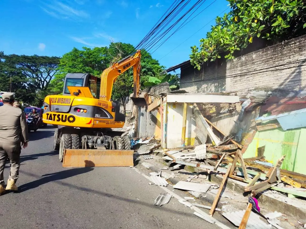 Satpol PP Tertibkan 28 Bangunan Liar di Ciawi, Pemkab Bogor Lanjutkan Penataan Kawasan