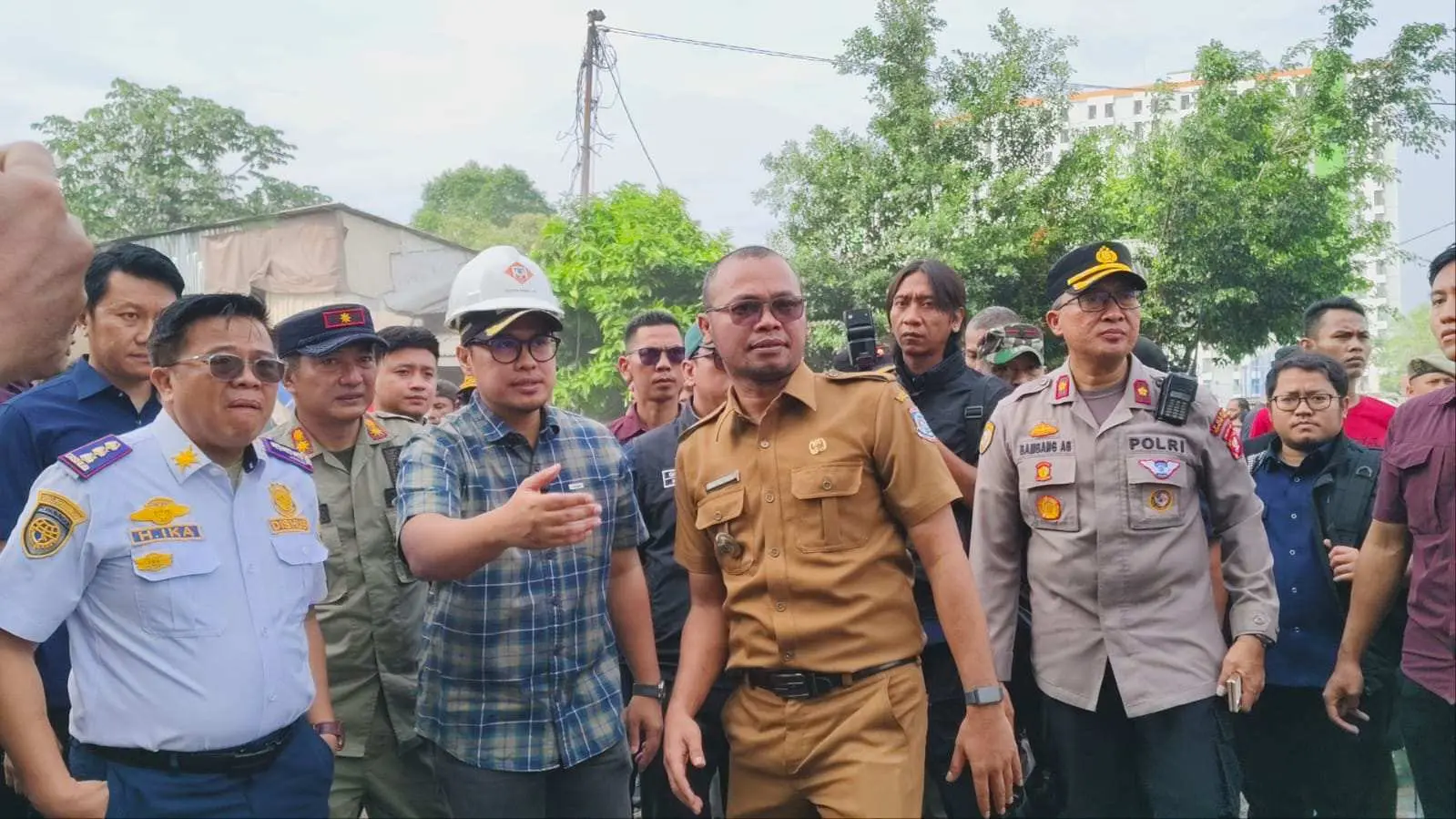 Tegas! Pemkot Tangsel Bongkar Bangunan Liar di Kawasan Roxy