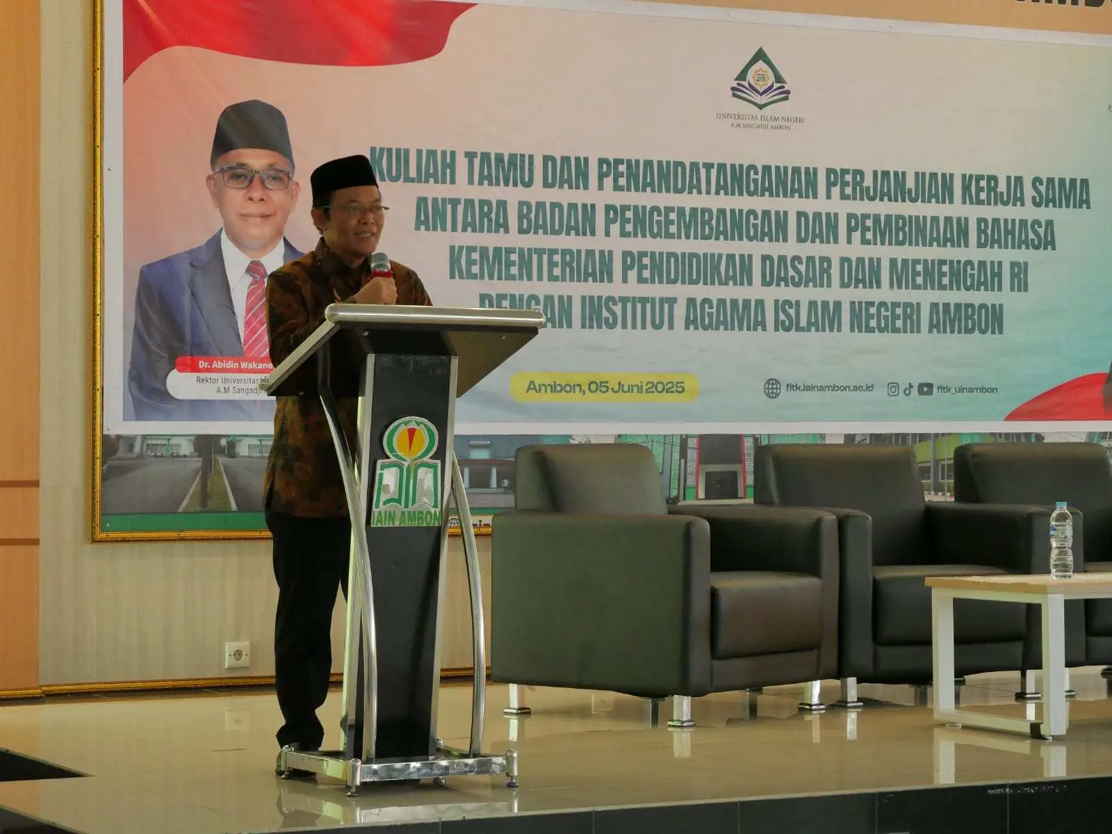 Kepala Badan Bahasa Tegaskan Pentingnya Revitalisasi Bahasa Daerah dalam Kuliah Tamu di UIN A.M. Sangadji Ambon
