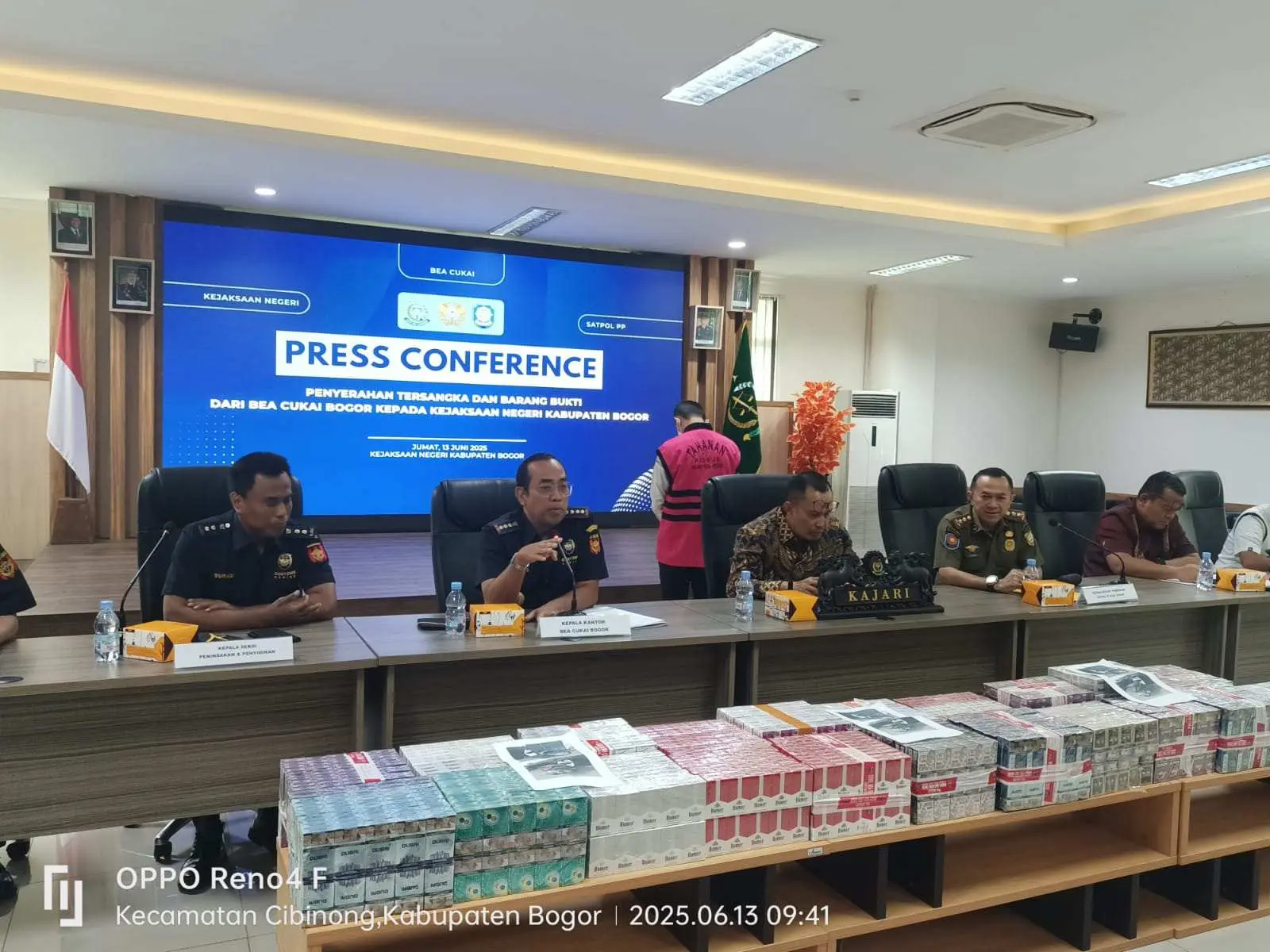 POL PP Kabupaten Bogor Bersama Bea Cukai Bogor Gulung Sindikat Rokok Ilegal. 2,5 Juta Batang Rokok Diamankan