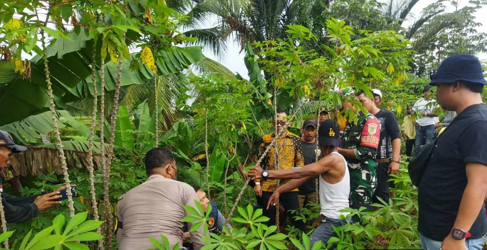 Warga Temukan Mayat Pria Bertato di Kebun Singkong