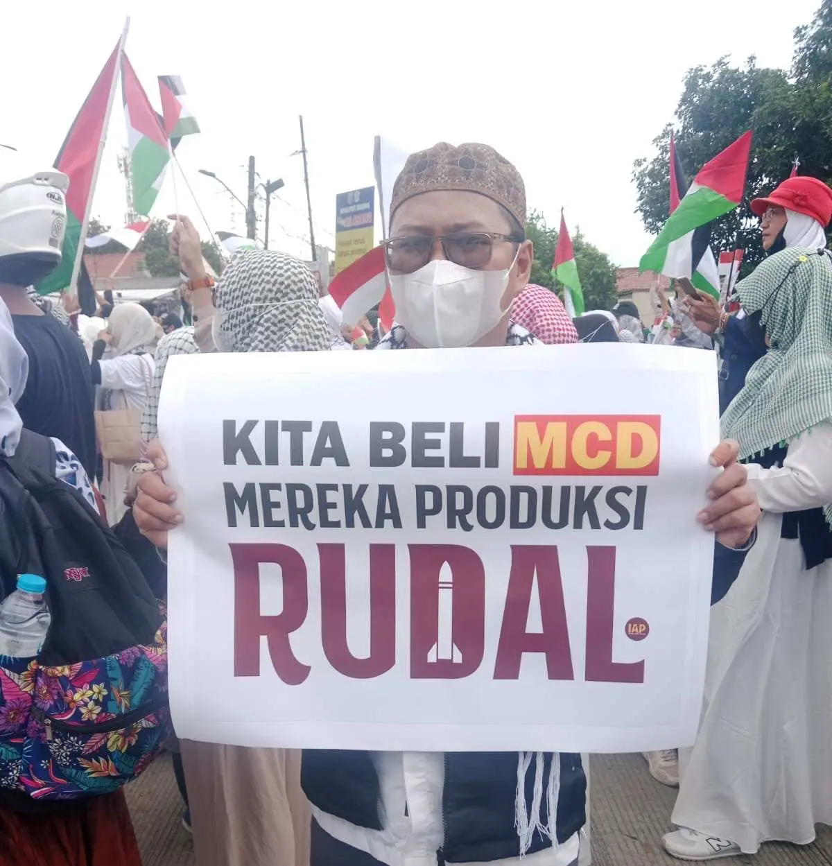 Aksi Solidaritas Untuk Palestina, “Kita Beli McD Mereka Produksi Rudal”