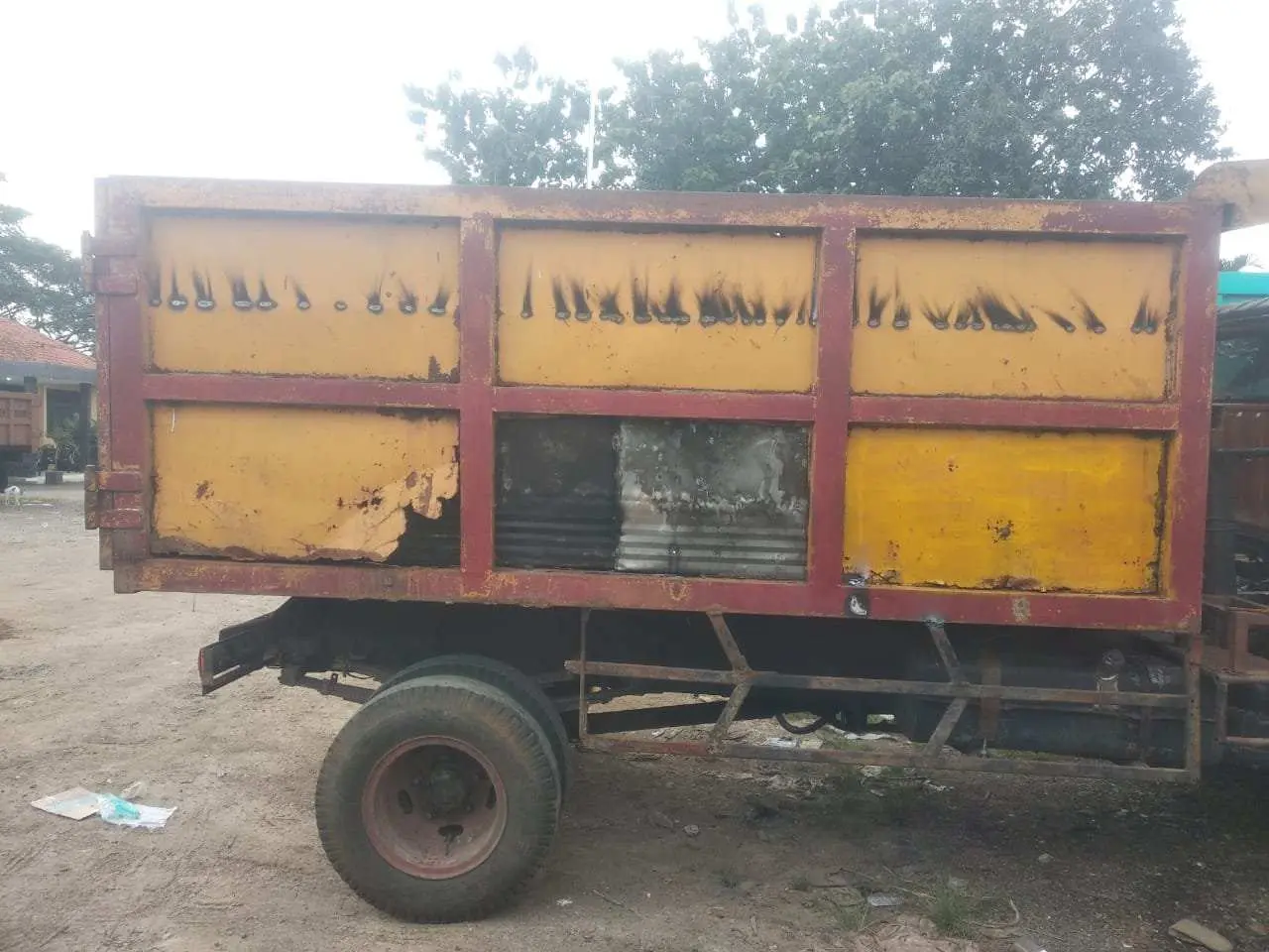 Mobil Pengangkut Sampah Milik UPT Pengelolaan Sampah Jasinga Kondisinya Memprihatinkan