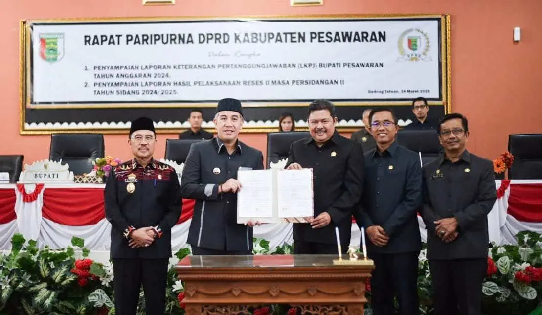 Bupati Pesawaran Dendi Ramadhona Sampaikan LKPJ Tahun 2024 dalam Rapat Paripurna Bersama DPRD
