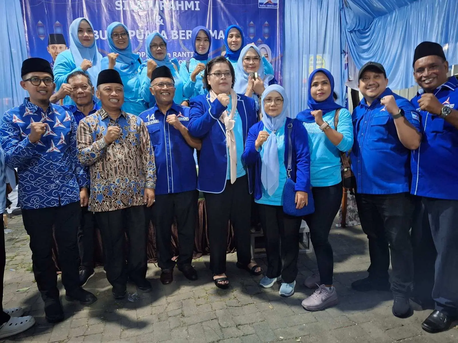 DPC Partai Demokrat dan Walikota Depok Bagi-bagi Takjil Gratis