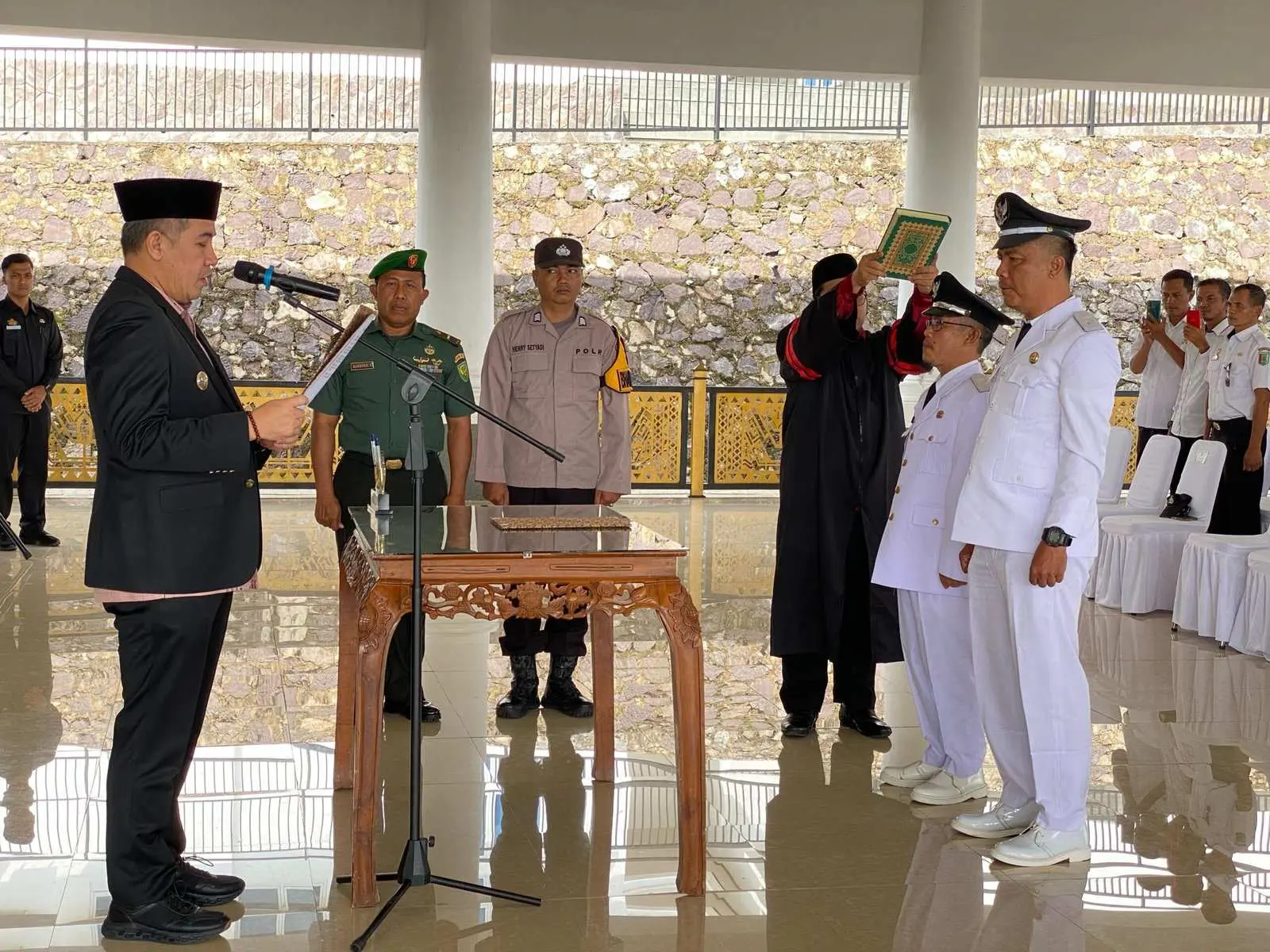 Lantik Penjabat Kepala Desa Khepong Jaya dan Sukaraja, Bupati Pesawaran Dorong Pemimpin Desa Jaga Kerukunan