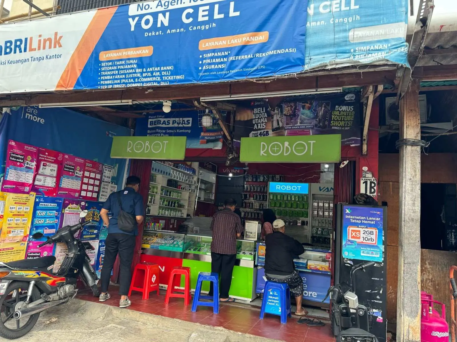 Lindawati Pemilik usaha Pulsa dan Accessories Kembangkan Usaha Menjadi Agen Brilink