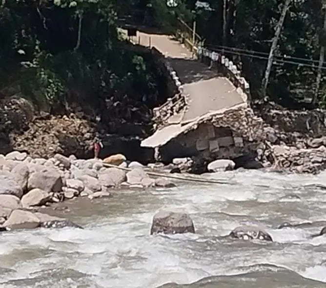 Dampak Terparah Banjir Bandang Kawasan Puncak, Jembatan Cijulang Putus. PT Jaswita Dan PTPN Diminta Bertanggungjawab