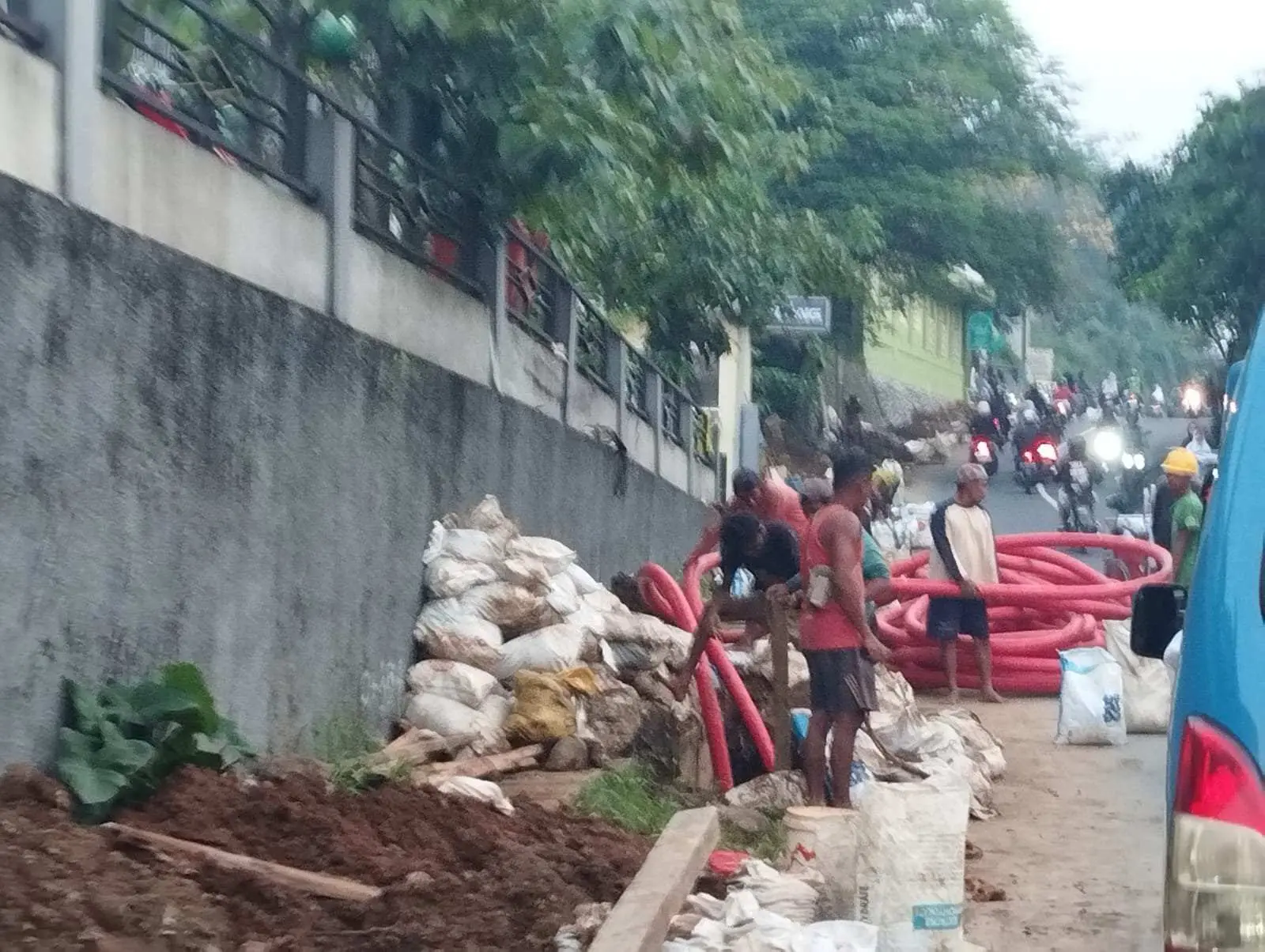 Proyek Galian Kabel PLN Dikeluhkan Masyarakat dan Pengguna Jalan