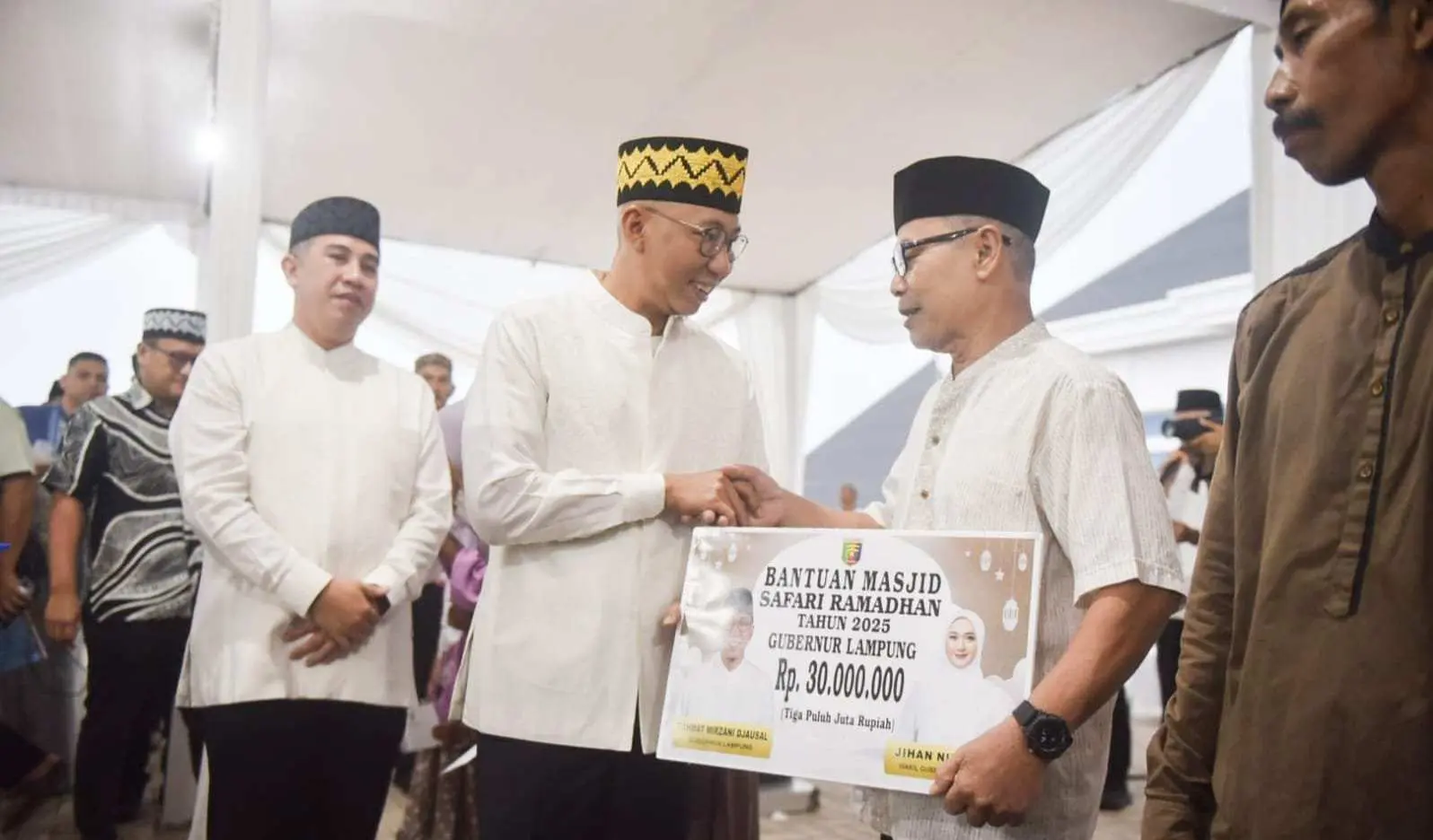 Safari Ramadan di Pesawaran, Gubernur Lampung Salurkan Beragam Bantuan