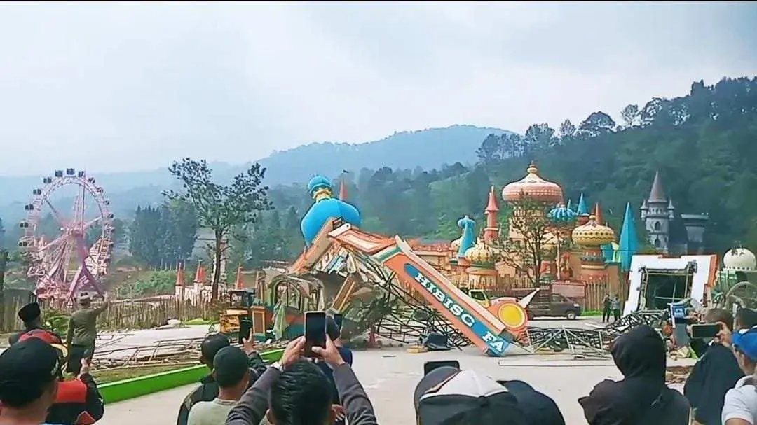 Alih Fungsi Lahan, Bangunan Hibisc Fantasy Puncak Dibongkar