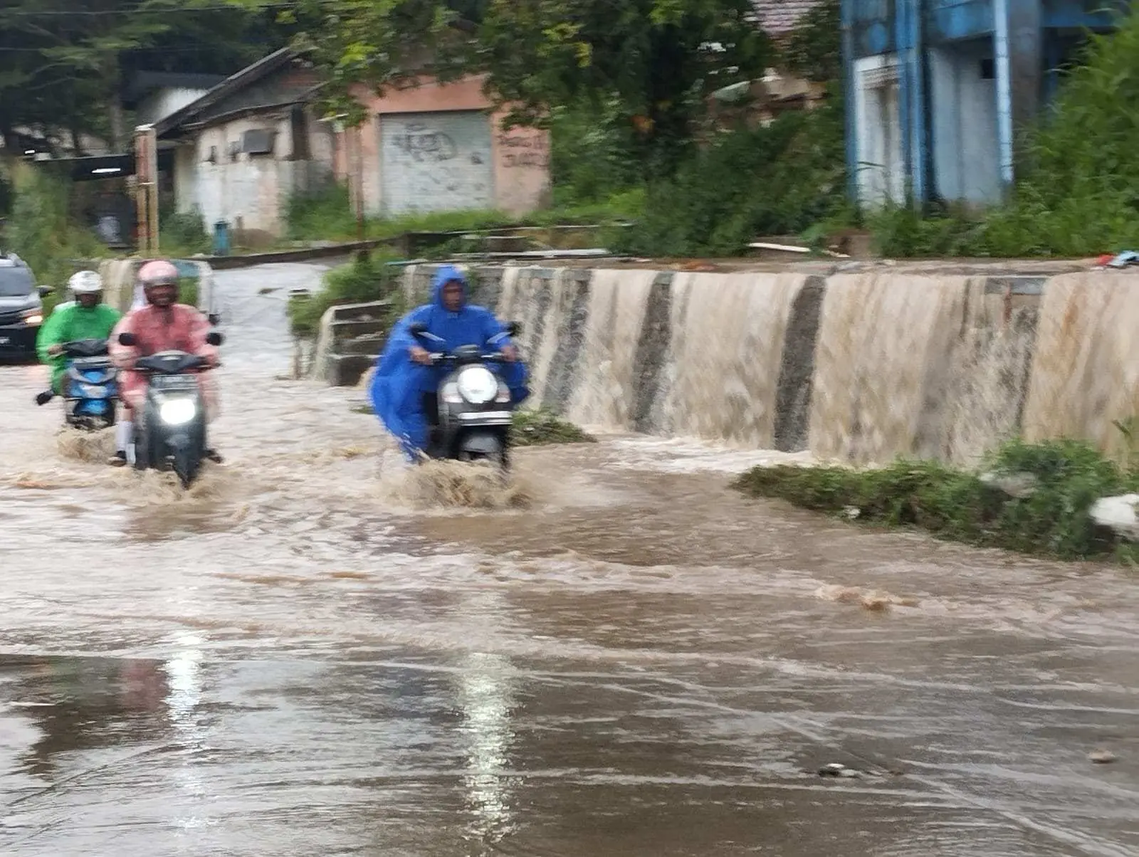 Jalan Veteran 2 Kerap Banjir, Warga Minta Solusi Jitu Dari PUPR