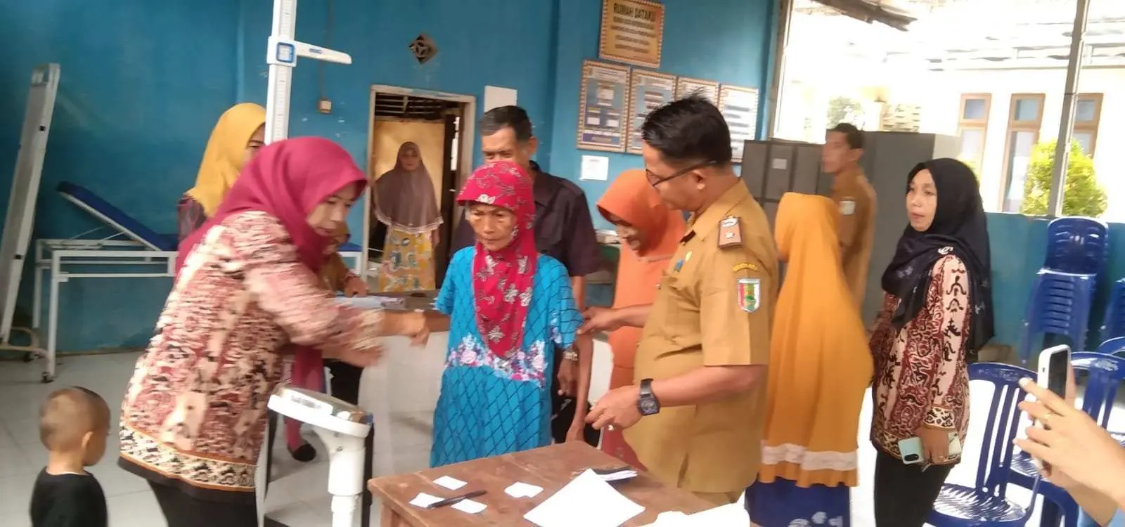 Kades Penegahan Ajak Warganya Jaga Kesehatan Dengan Aktif Ke Posyandu