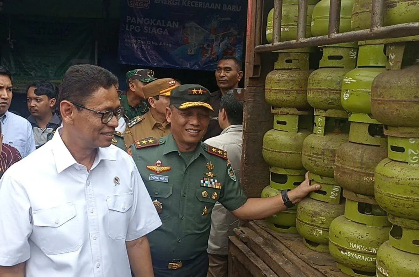 Hindari Panic Buying Wamen ESDM Yuliot Tanjung Pastikan Stock Gas Aman