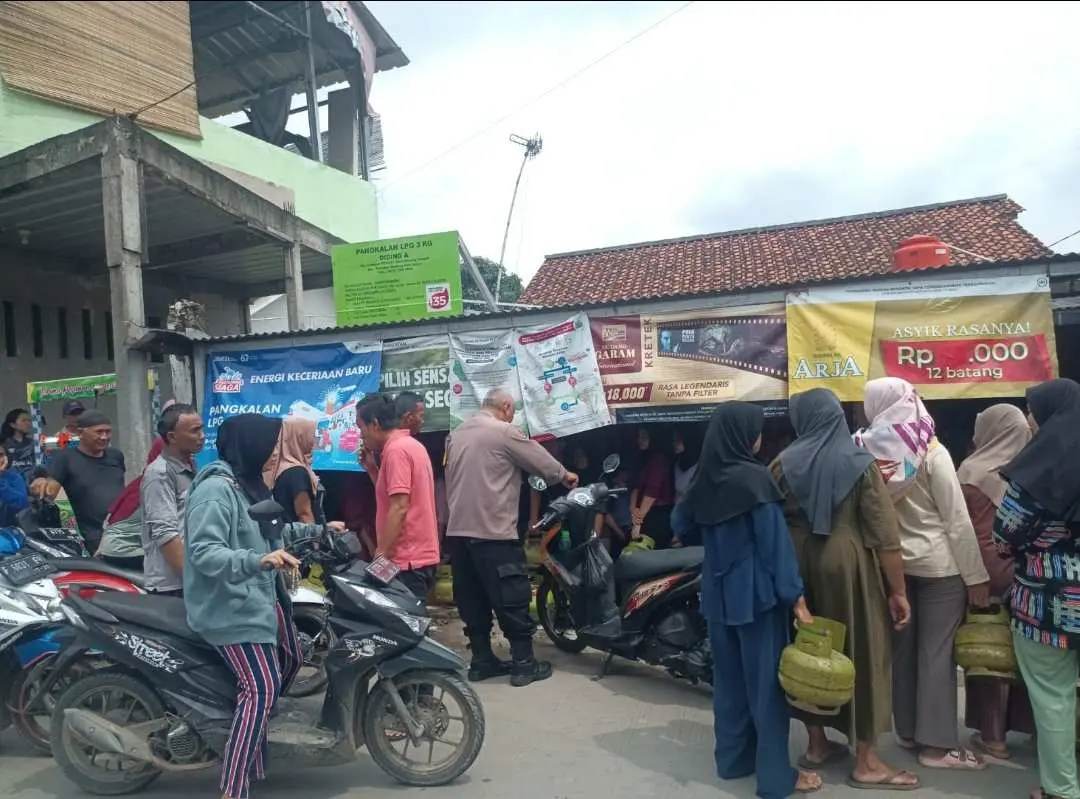 Miris! Ratusan Warga Rela Antri Panjang Demi Gas Melon