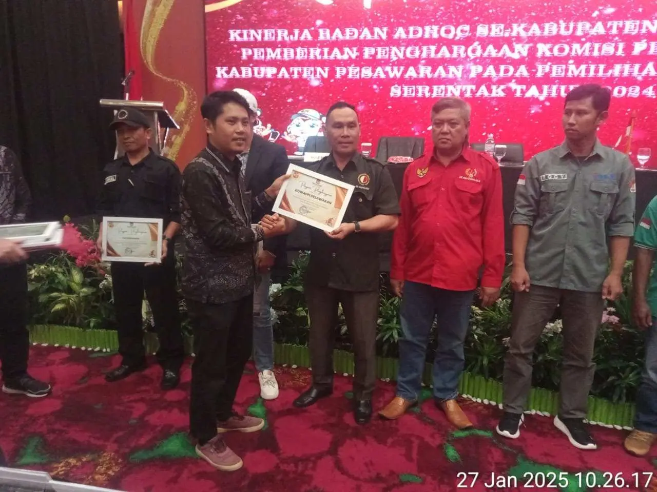 Pilkada Serentak Berjalan Sukses, KPU Pesawaran Beri Penghargaan