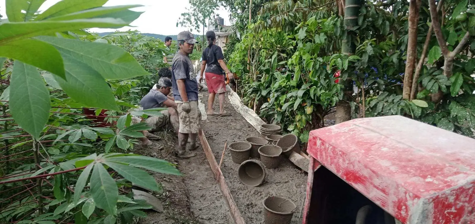 Kades Rancabungur Manfaatkan Banprov Bangun Jalan Lingkungan