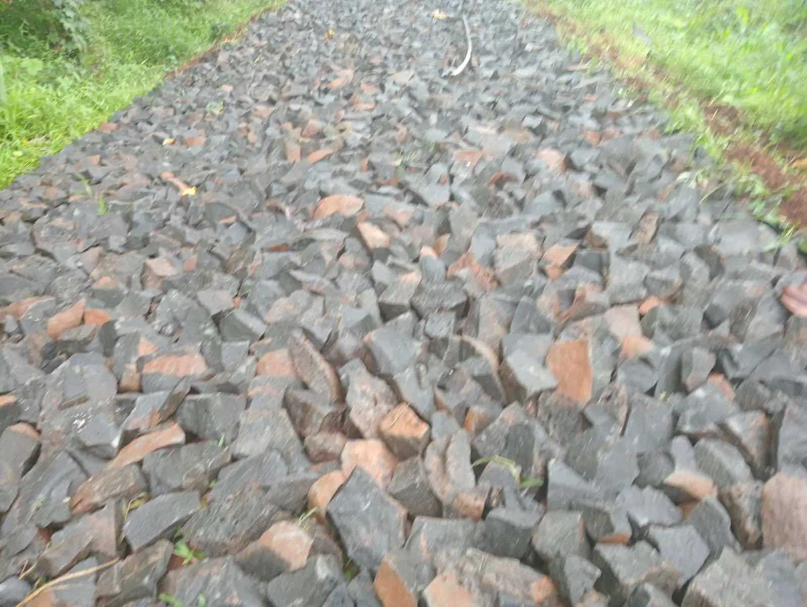 Terkesan Asal Jadi, Proyek Jalan Onderlagh di Kecamatan Sekampung Udik Disoal Warga