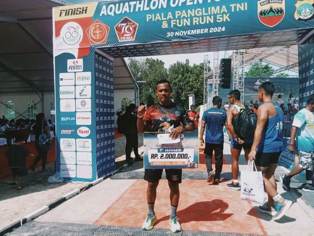 Atlit Yonif 9 Marinir Sabet Medali Emas di Ajang Aquathlon Piala Panglima TNI Tahun 2024