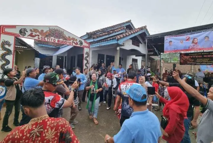 Kampanye Cabup Nanda Indira di Desa Sungai Langka Hadirkan Hiburan Seni Kuda Lumping