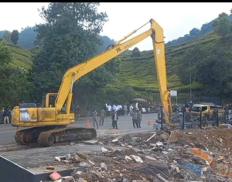 Ricuh Pembongkaran Bangunan Liar di Kawasan Puncak, Kasatpol PP: Tuntut Kami Kalau Salah