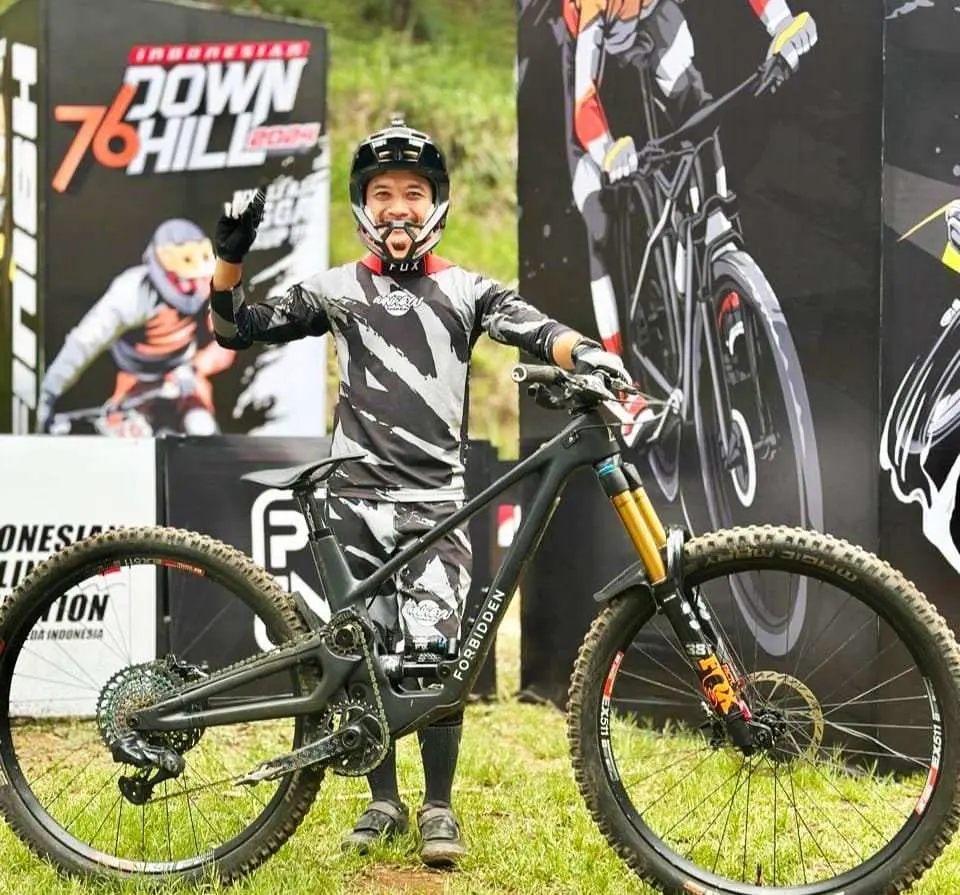Ateng B-Boy Pembalap Asal Cisarua Bogor Raih Juara Umum Nasional di Ajang 76 Indonesian Downhill 2024