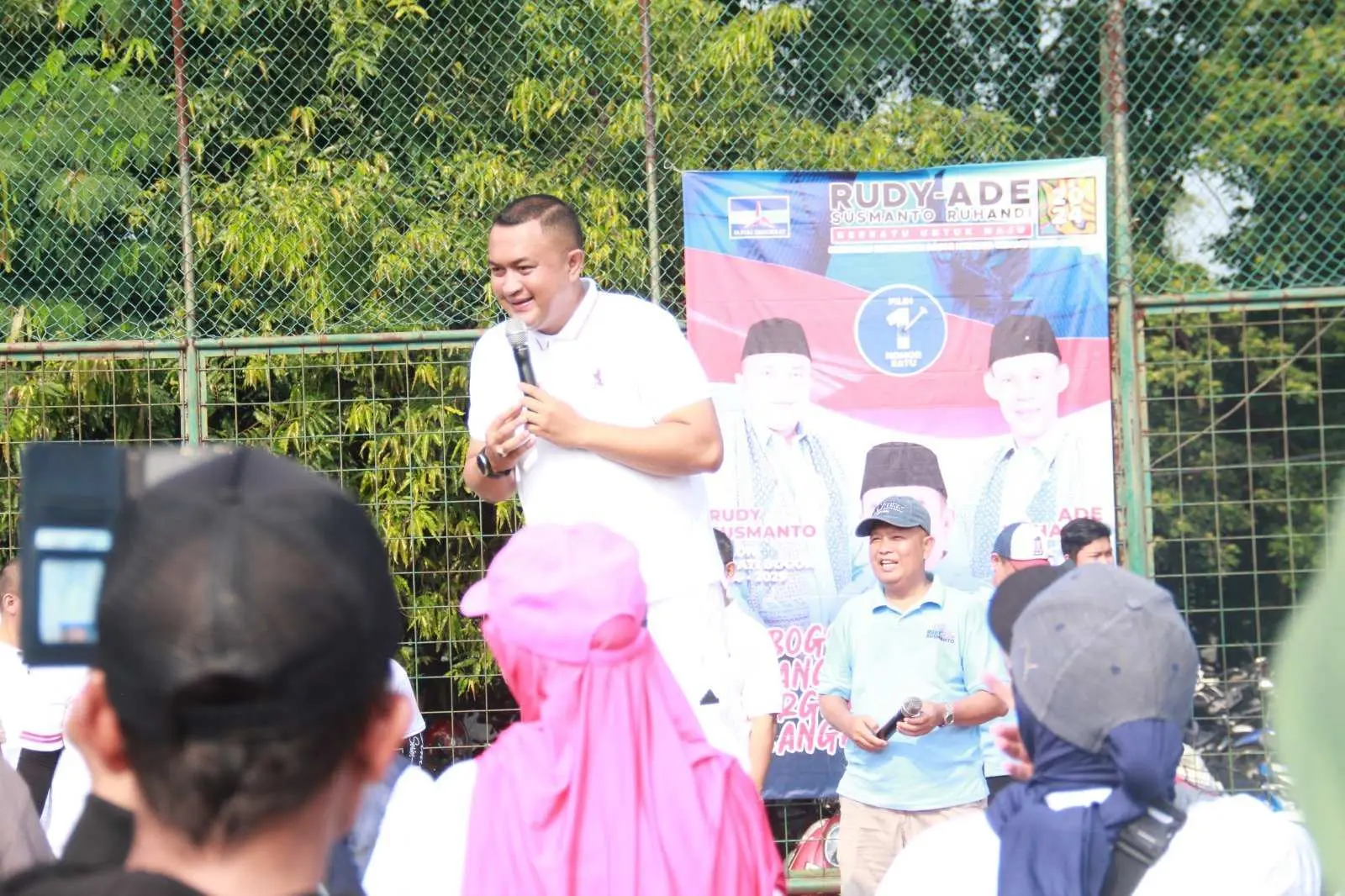 Sapa Warga Kecamatan Sukaraja, Cabup Rudy Susmanto Janji Realisasikan Dua Keluhan Warga Soal Pendidikan dan Infrastruktur