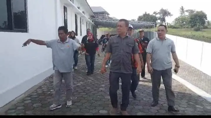 Dirasa Lamban Sikapi Surat Bawaslu, FMPB Kembali Datangi KPU Pesawaran